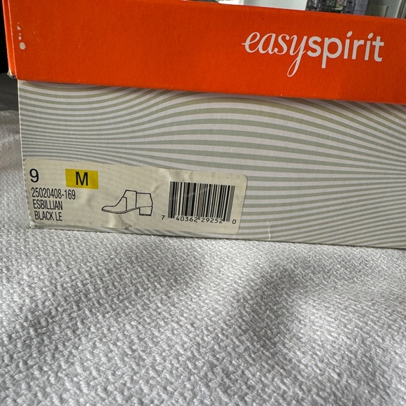Easy Spirit Boots 9M. - Picture 2 of 5